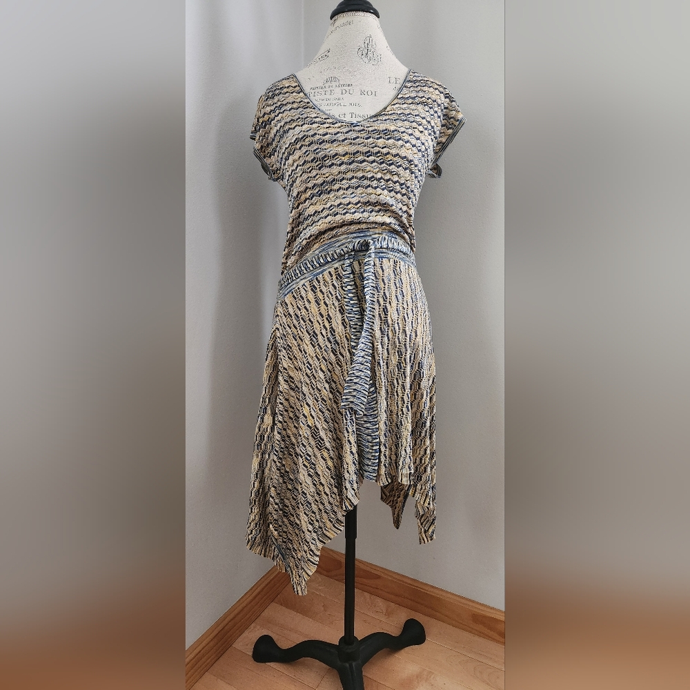BCBG MaxAzria blue & yellow assymetrical V- neck mini dress in S